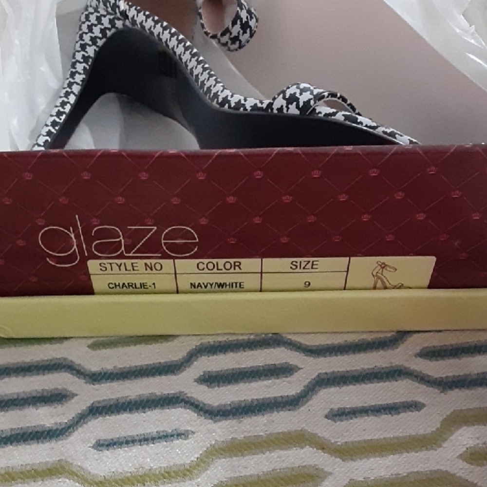 Glaze Black and White Houndstooth Heels - Picture 2 of 8